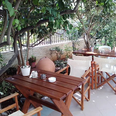 Voula Hotell 3*